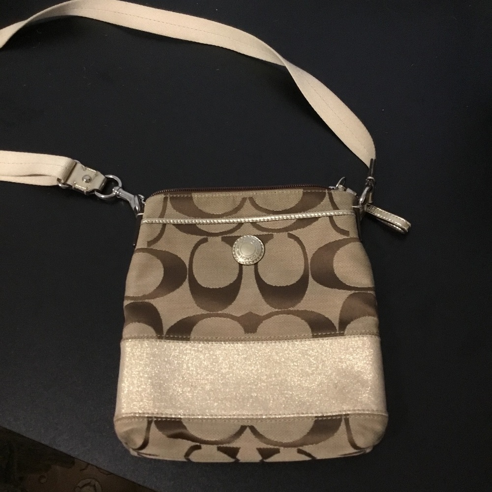 Super Cute COACH Crossbody Bag! 😍